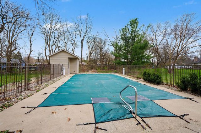 57120 Bluff Crest Drive, Elkhart, IN 46516