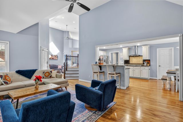 3049 Old Field Way, Lexington, KY 40513