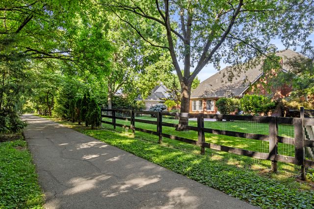 3049 Old Field Way, Lexington, KY 40513