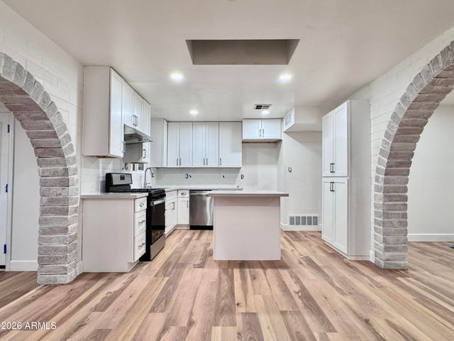 5028 W KRALL Street, Glendale, AZ 85301