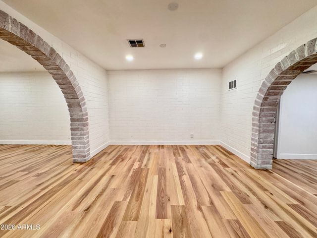 5028 W KRALL Street, Glendale, AZ 85301