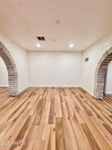 5028 W KRALL Street, Glendale, AZ 85301