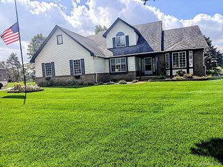 221 Maplewood Drive, Clarkston, MI 48348