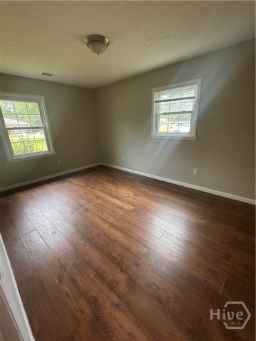 23 Douglas Court, Bloomingdale, GA 31302