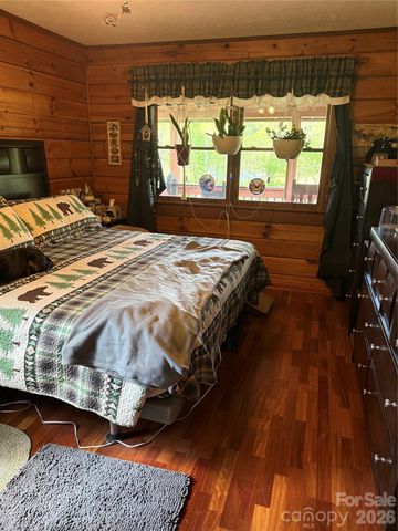 7 Noland Drive S, Clyde, NC 28721