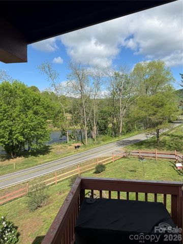 7 Noland Drive S, Clyde, NC 28721