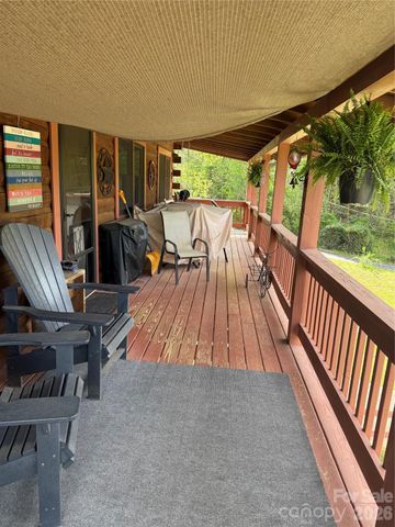 7 Noland Drive S, Clyde, NC 28721