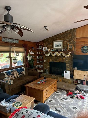 7 Noland Drive S, Clyde, NC 28721