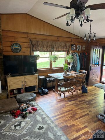 7 Noland Drive S, Clyde, NC 28721