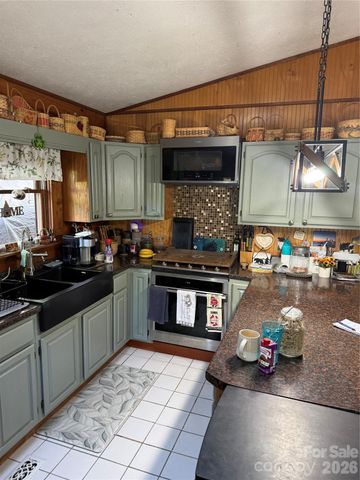 7 Noland Drive S, Clyde, NC 28721
