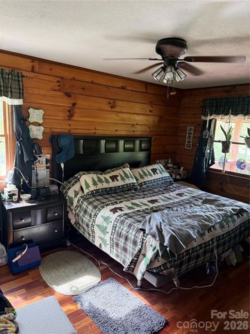 7 Noland Drive S, Clyde, NC 28721