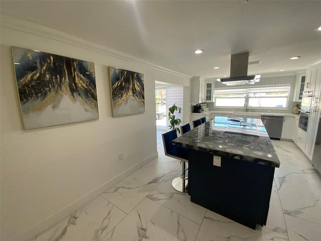 320 HARBOR PASSAGE, Clearwater Beach, FL 33767