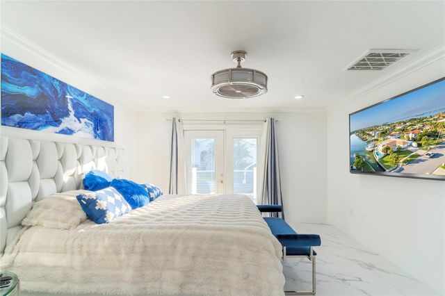 320 HARBOR PASSAGE, Clearwater Beach, FL 33767