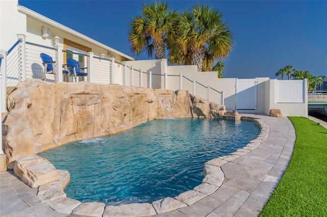 320 HARBOR PASSAGE, Clearwater Beach, FL 33767