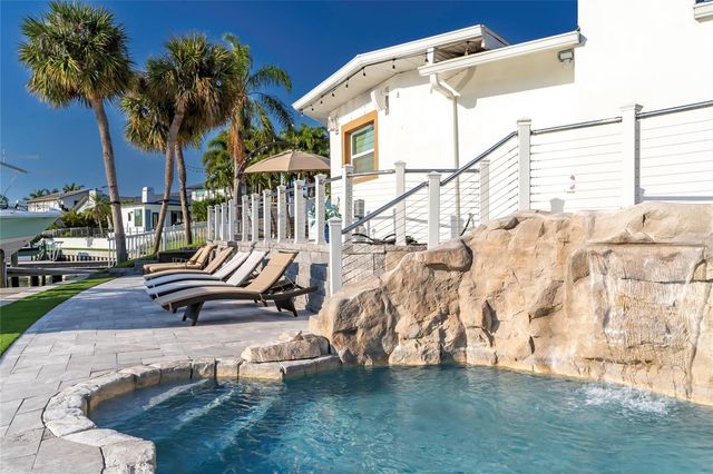 320 HARBOR PASSAGE, Clearwater Beach, FL 33767
