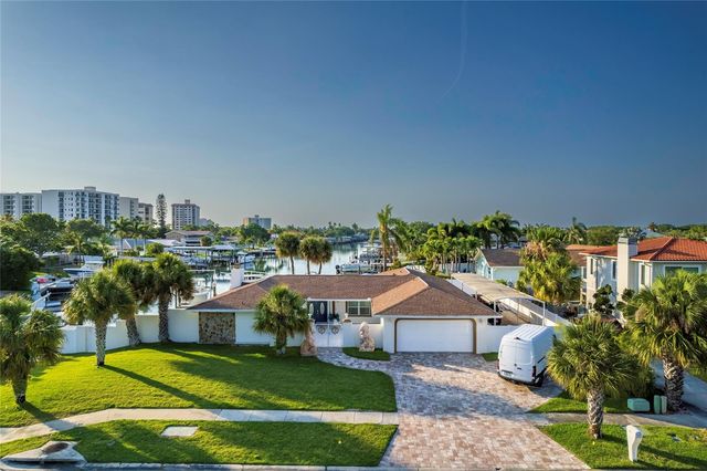 320 HARBOR PASSAGE, Clearwater Beach, FL 33767