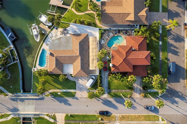 320 HARBOR PASSAGE, Clearwater Beach, FL 33767