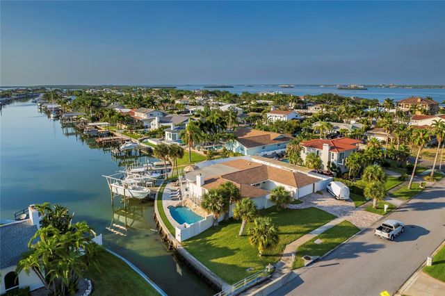 320 HARBOR PASSAGE, Clearwater Beach, FL 33767