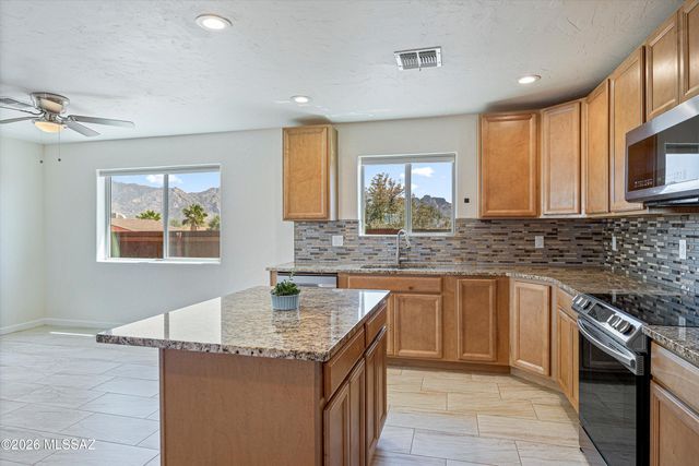 15751 N Twin Lakes Drive, Tucson, AZ 85739