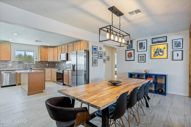 15751 N Twin Lakes Drive, Tucson, AZ 85739