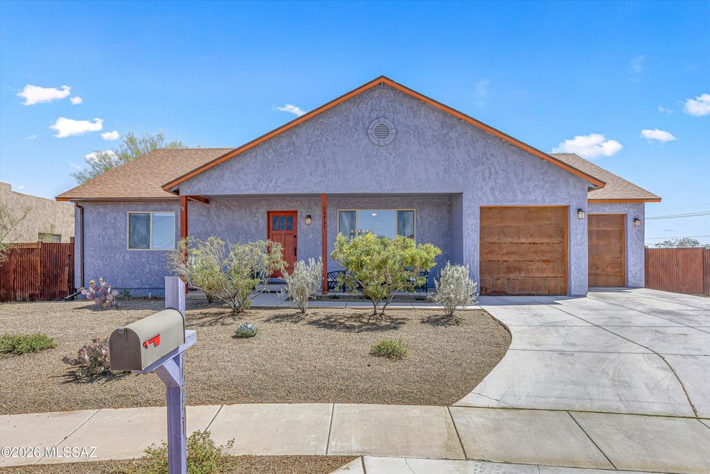 15751 N Twin Lakes Drive, Tucson, AZ 85739