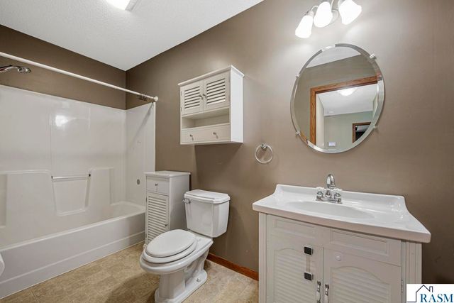 216 South Brook Circle, Mankato, MN 56001