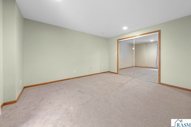 216 South Brook Circle, Mankato, MN 56001