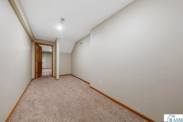 216 South Brook Circle, Mankato, MN 56001