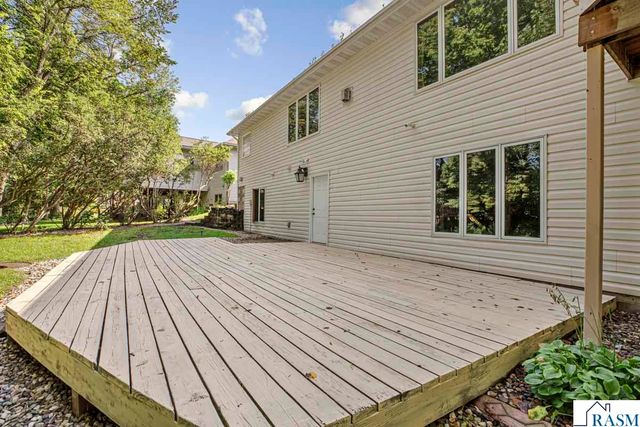 216 South Brook Circle, Mankato, MN 56001