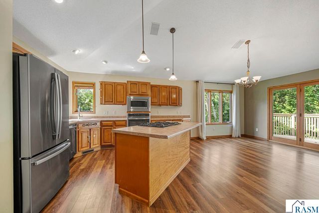 216 South Brook Circle, Mankato, MN 56001