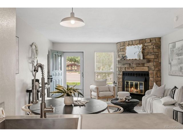 6712 S Independence St, Littleton, CO 80128