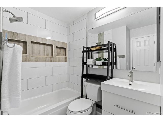 6712 S Independence St, Littleton, CO 80128