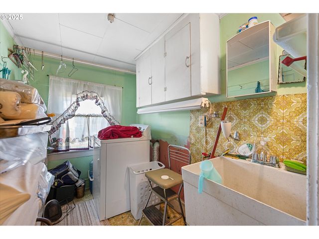 2020 CHERRY St, Baker City, OR 97814