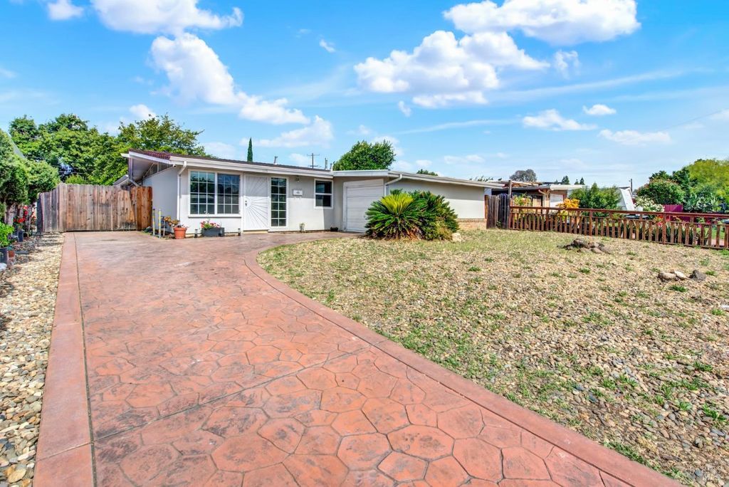 1131 1st St, Fairfield, CA 94533