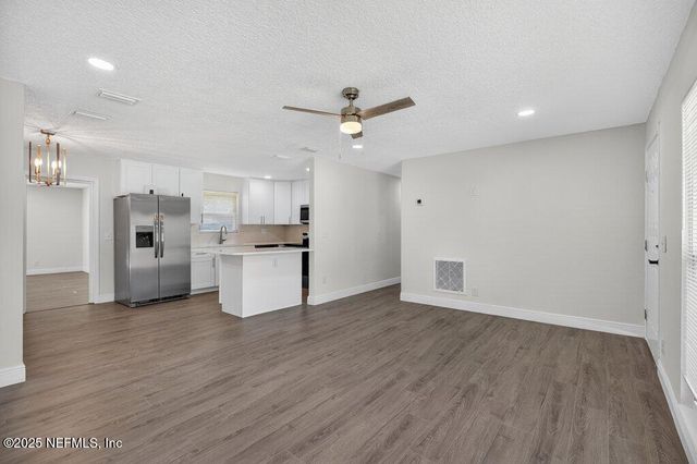 6647 MANHATTAN Drive, Jacksonville, FL 32219