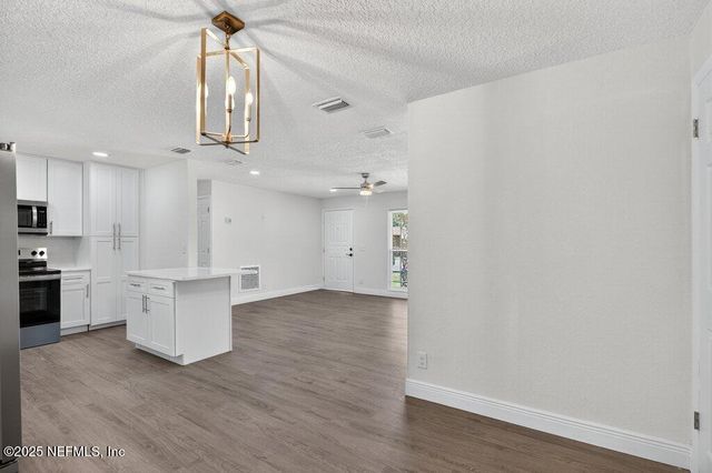 6647 MANHATTAN Drive, Jacksonville, FL 32219