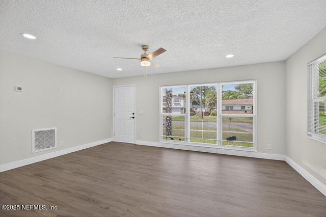 6647 MANHATTAN Drive, Jacksonville, FL 32219