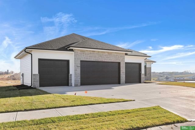 10705 S 219th Avenue, Gretna, NE 68028