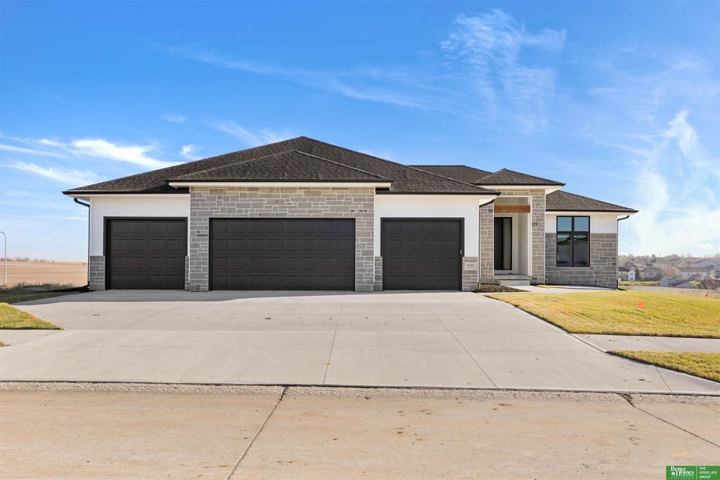 10705 S 219th Avenue, Gretna, NE 68028