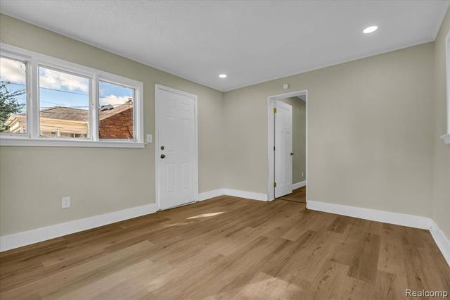 18458 Snowden Street, Detroit, MI 48235