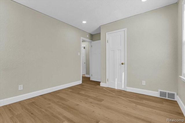 18458 Snowden Street, Detroit, MI 48235