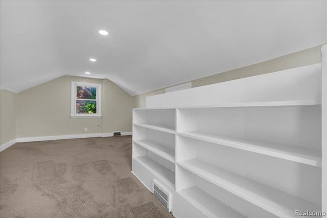 18458 Snowden Street, Detroit, MI 48235