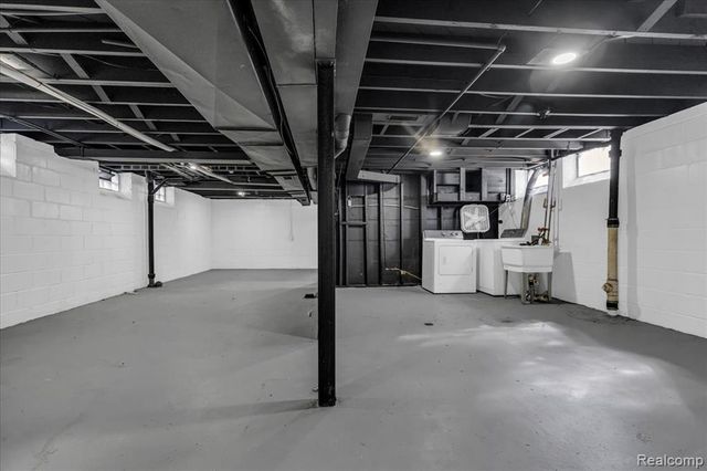 18458 Snowden Street, Detroit, MI 48235