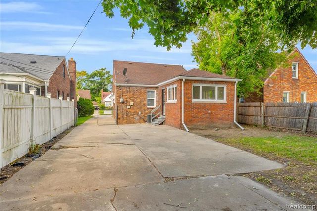 18458 Snowden Street, Detroit, MI 48235