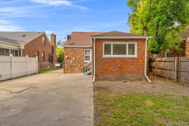 18458 Snowden Street, Detroit, MI 48235