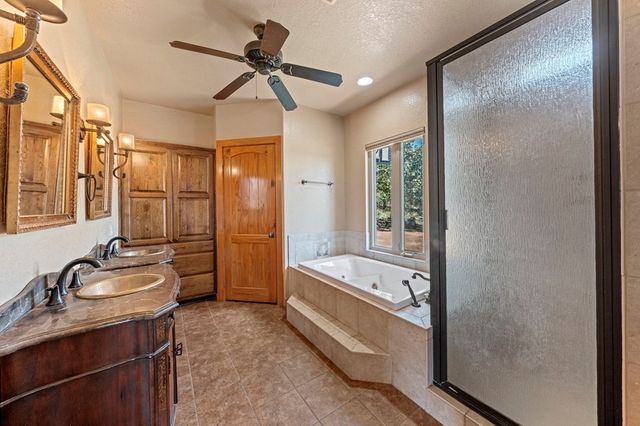 142 W Ledge Stone Lane, Hunt, TX 78024