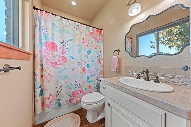 142 W Ledge Stone Lane, Hunt, TX 78024