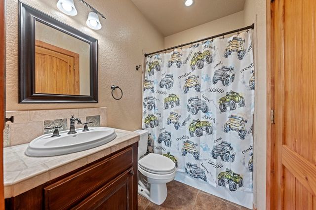 142 W Ledge Stone Lane, Hunt, TX 78024