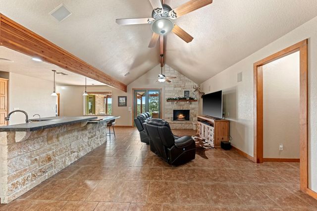 142 W Ledge Stone Lane, Hunt, TX 78024