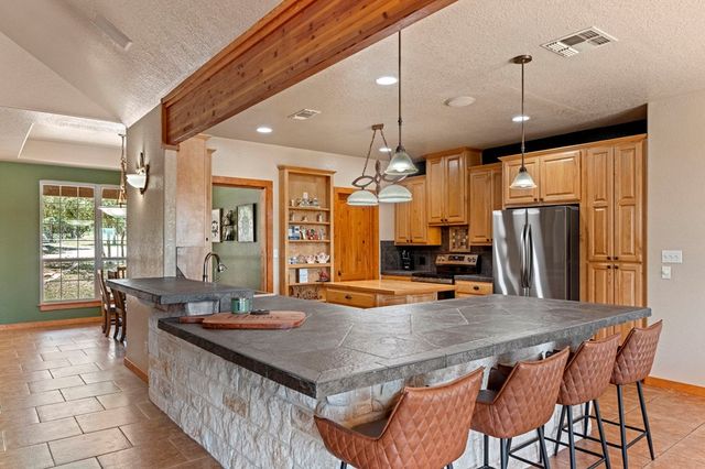 142 W Ledge Stone Lane, Hunt, TX 78024